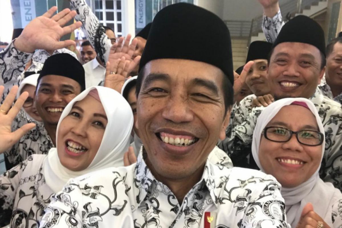 Pasti dari Jokowi- Tahun Depan tidak Ada Perbedaan Antara PNS dan PPPK- Semua Akan Satu Nama Menjadi ASN
