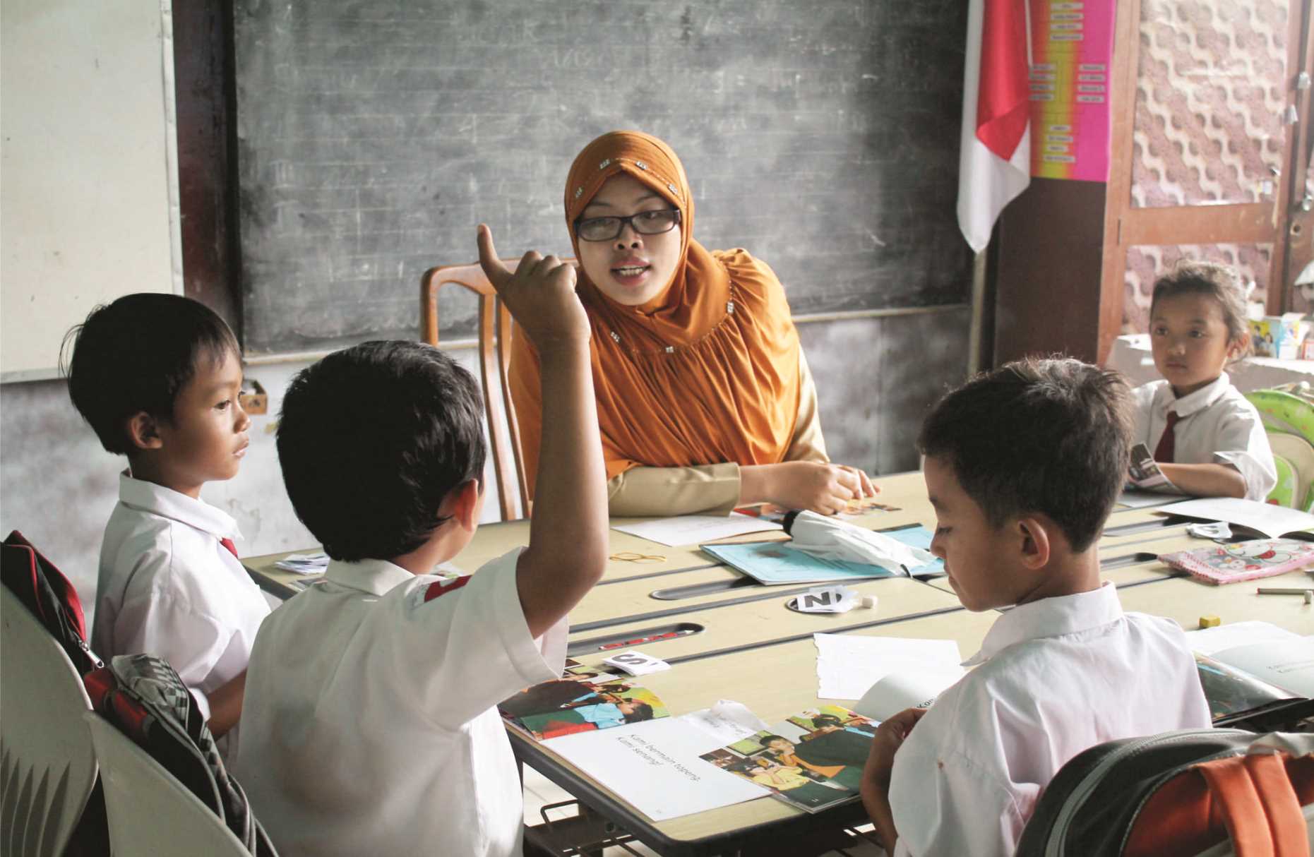 Ada Tunjangan Tambahan Untuk Guru Yang Mampu Mengajar Lebih Dari 24 Jam