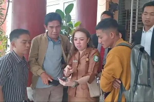 asn injak alquran keberatan 1.jpg